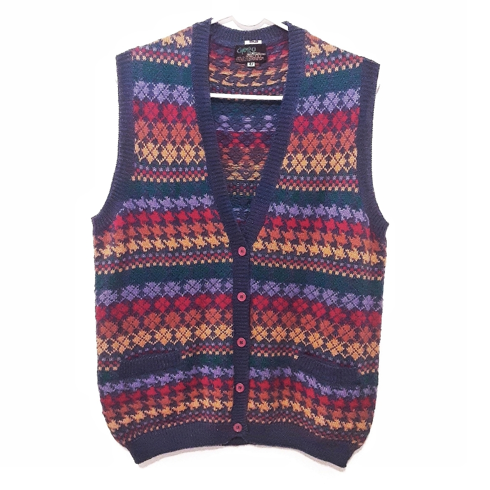Knit vest. Multi color. Button front + Pockets